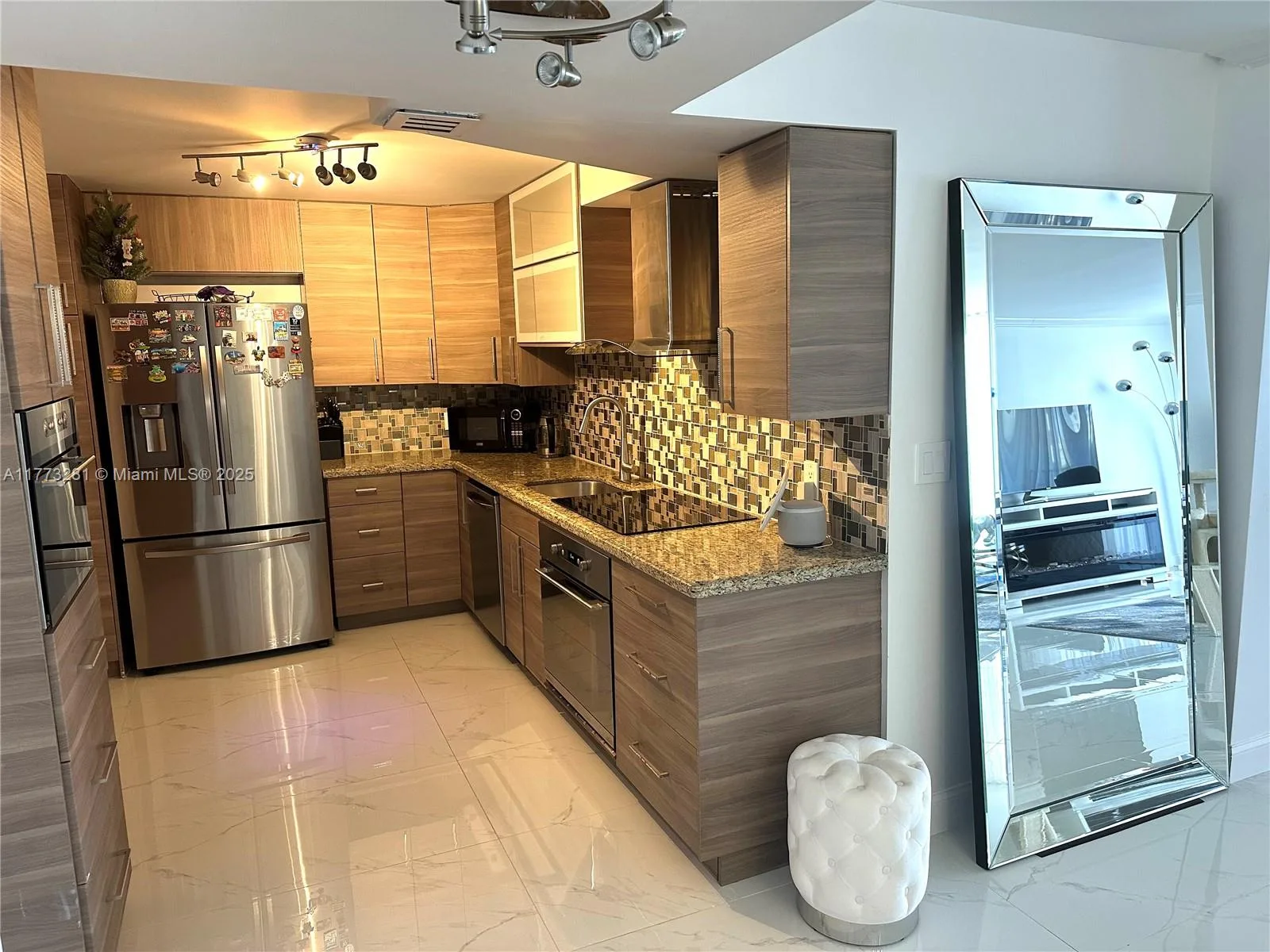 427 Golden Isles Dr # 5G, Hallandale Beach, FL 33009 — zdjęcie 4