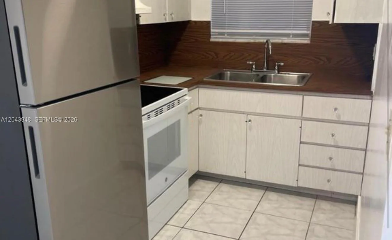 400 SE 9th Ct # 9, Hallandale Beach, FL 33009