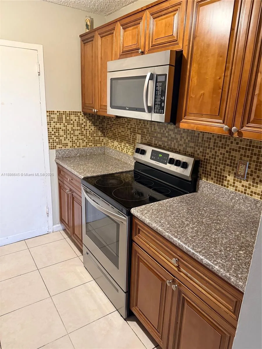 2000 NE 135th St # 403, North Miami, FL 33181 photo 2