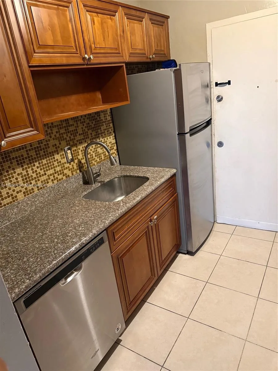 2000 NE 135th St # 403, North Miami, FL 33181 photo 3