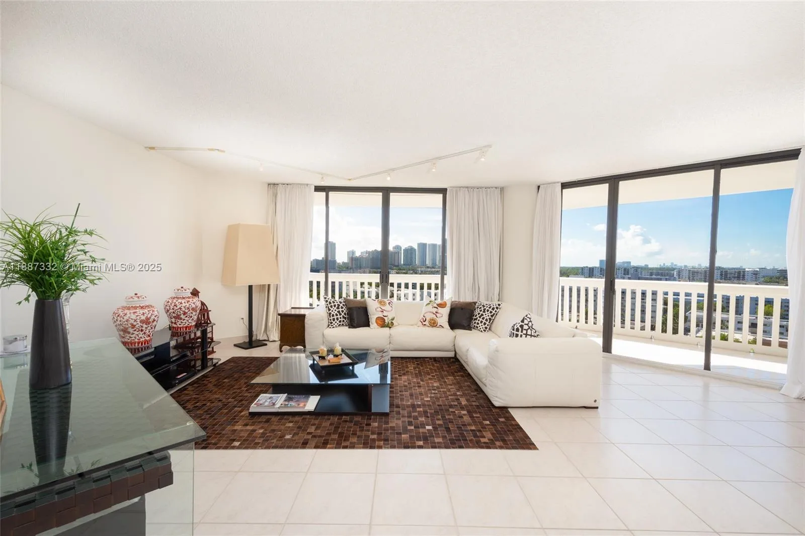 2000 Island Blvd # 1002, Aventura, FL 33160 photo 2