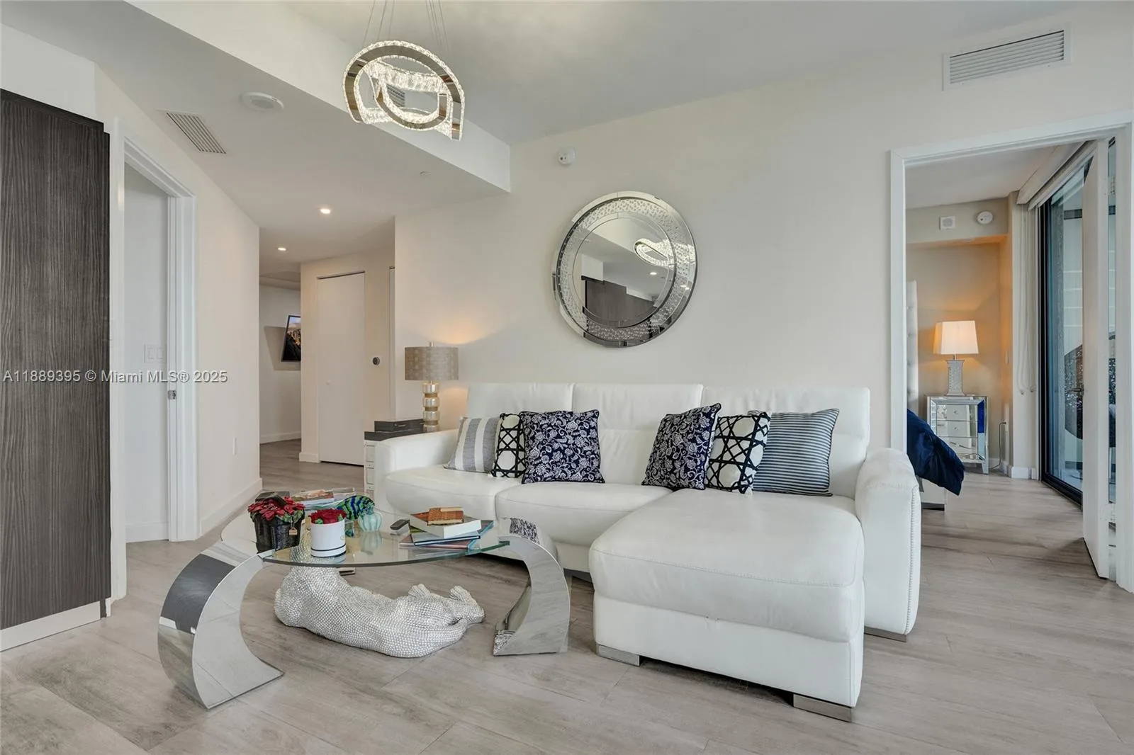 55 SW 9th St # 2201, Miami, FL 33130 photo 2