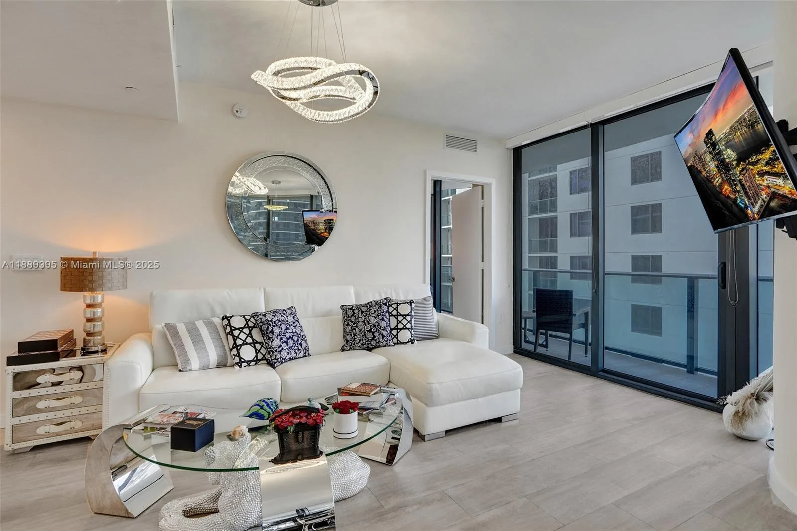 55 SW 9th St # 2201, Miami, FL 33130 photo 3
