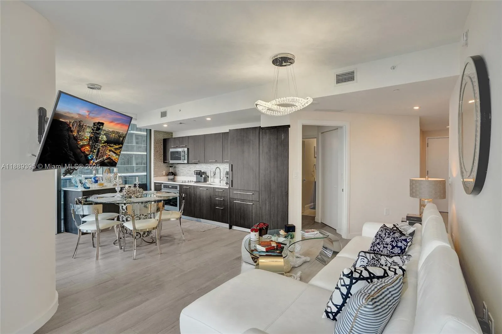55 SW 9th St # 2201, Miami, FL 33130 photo 4