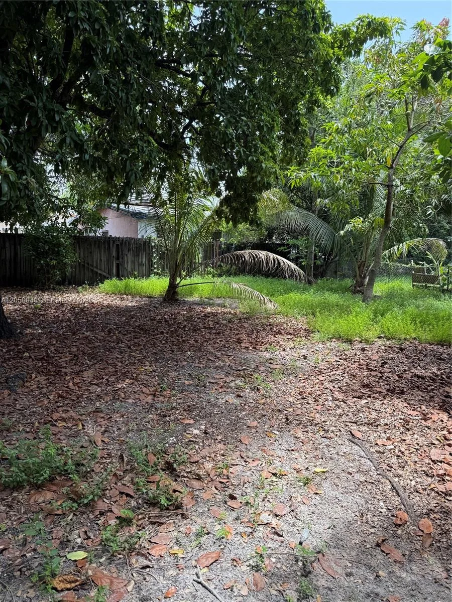 809 NW 108th St, Miami, FL 33168 photo 6
