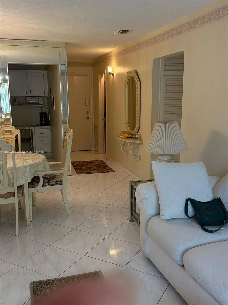 1395 NE 167th St # 203, Miami, FL 33162