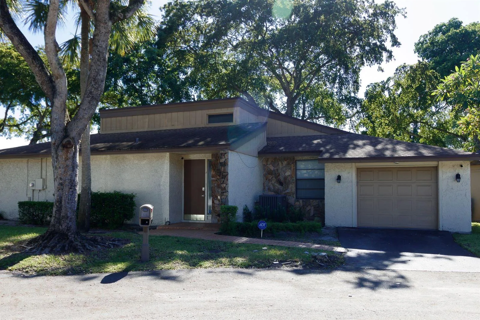 8197 ROYAL PALM Court # 5, Tamarac, FL 33321