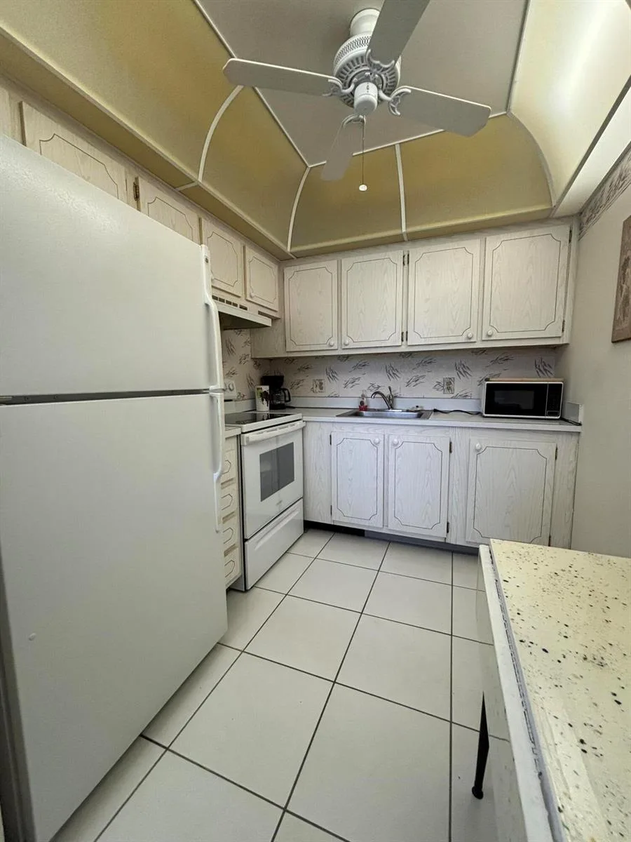 3000 SPRINGDALE Boulevard # 316, Palm Springs, FL 33461 photo 8