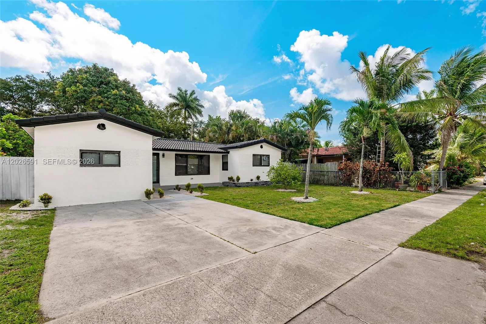 537 S 29th Ct, Hollywood, FL 33020 photo 2