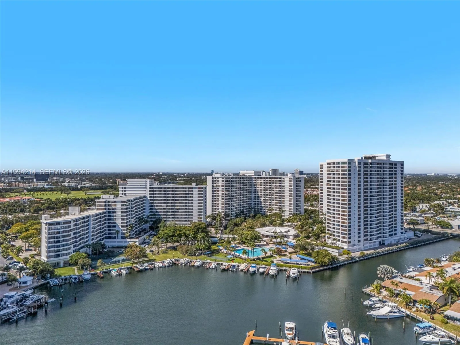 2500 PARKVIEW DR # 1418, Hallandale Beach, FL 33009
