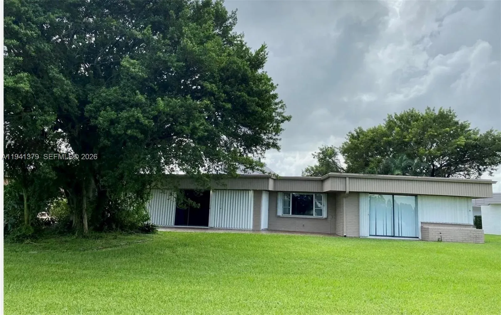 6105 Royal Poinciana Ln, Tamarac, FL 33319 photo 2
