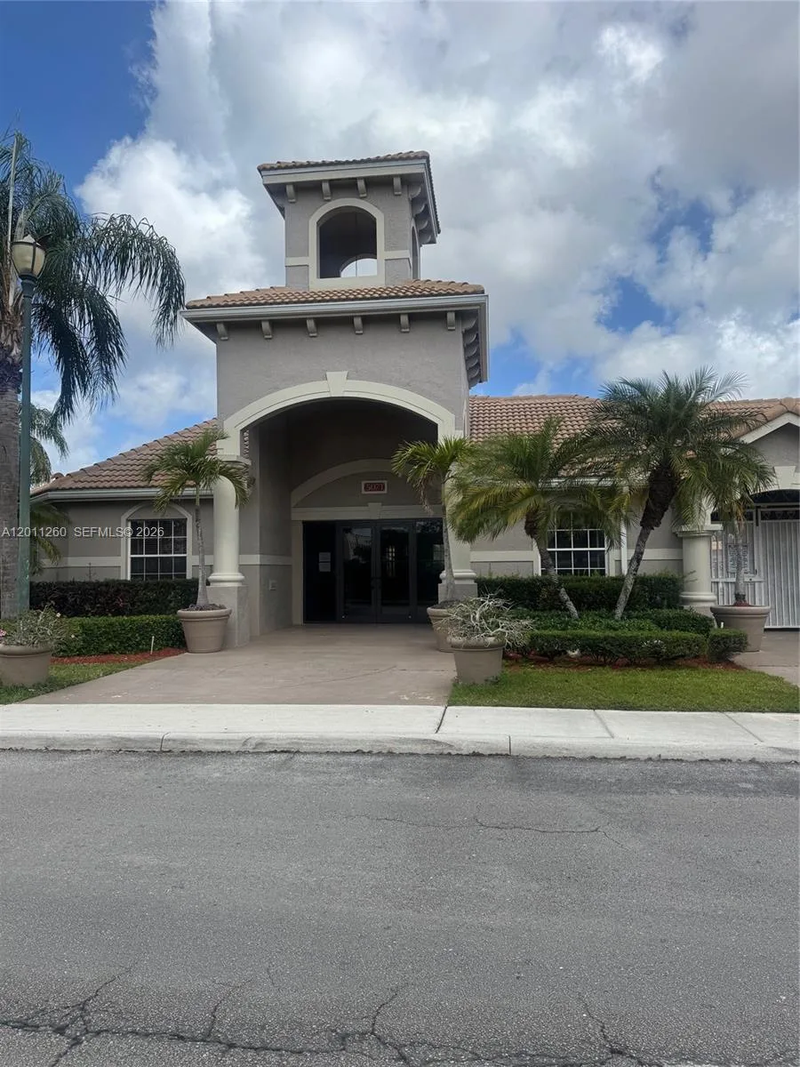 5065 Wiles Rd # 103, Coconut Creek, FL 33073