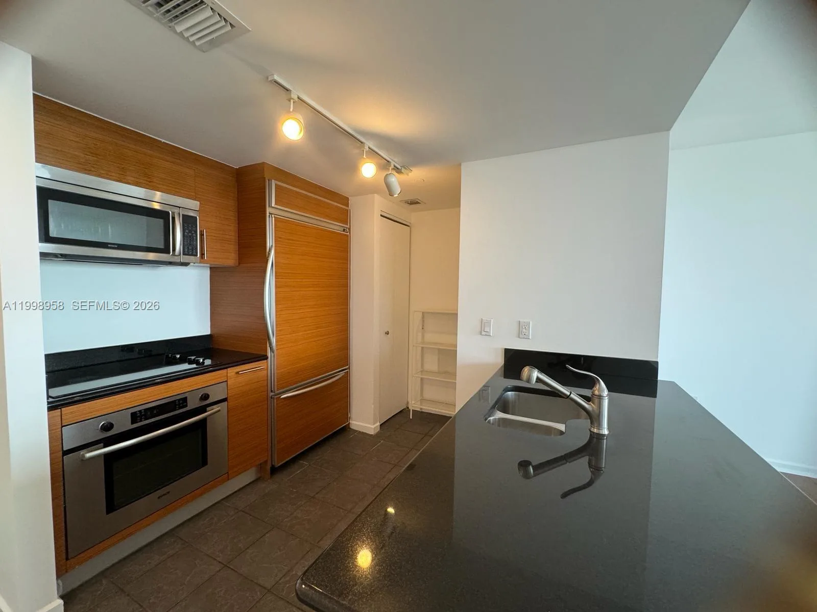 50 BISCAYNE Blvd # 3807, Miami, FL 33132 photo 6