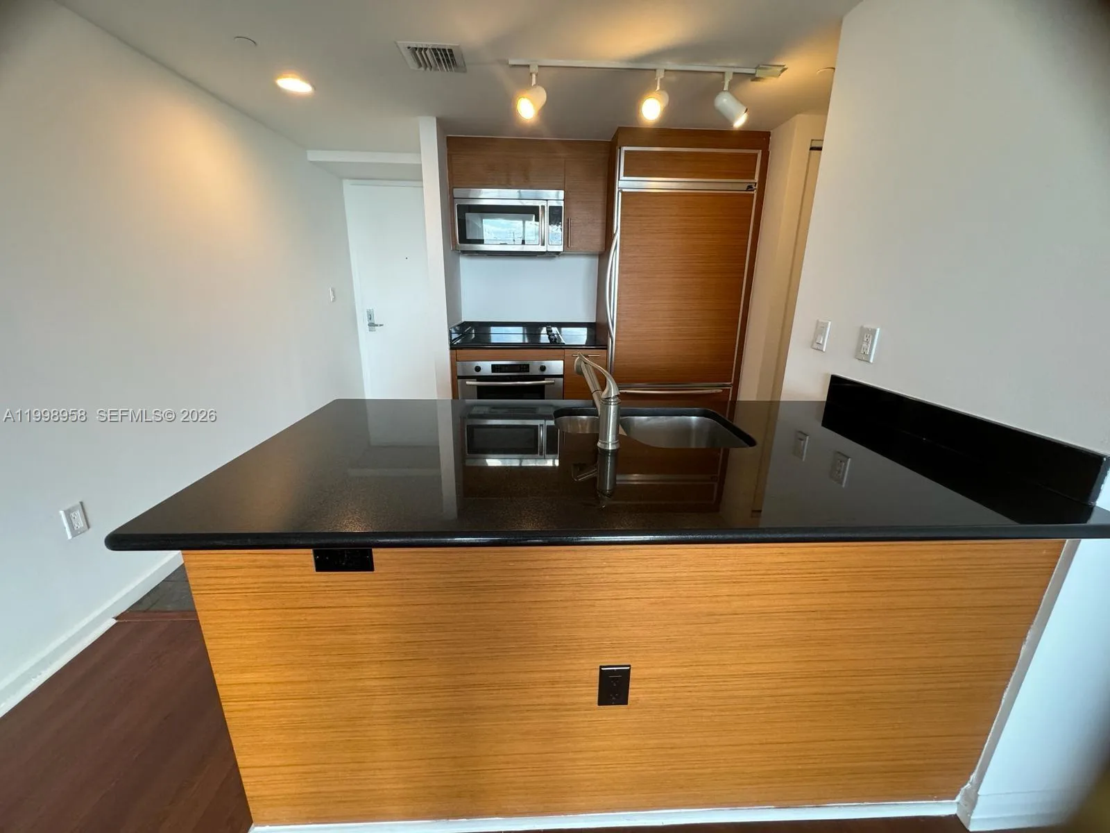 50 BISCAYNE Blvd # 3807, Miami, FL 33132 photo 8