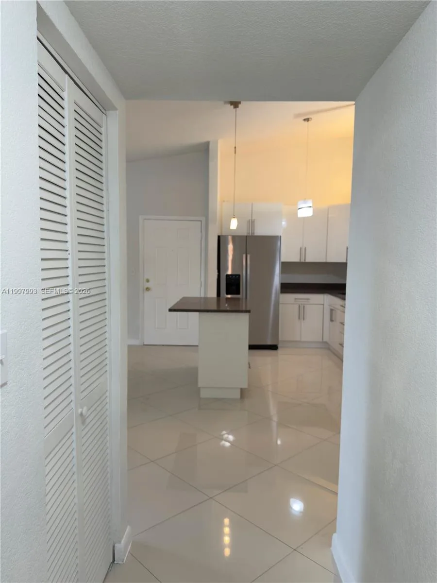 907 NE 199th St # 204, Miami, FL 33179 photo 3