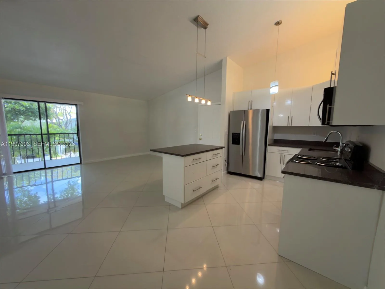 907 NE 199th St # 204, Miami, FL 33179 photo 4