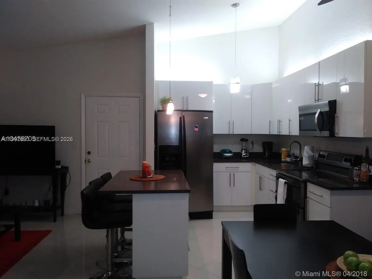 907 NE 199th St # 204, Miami, FL 33179 photo 5