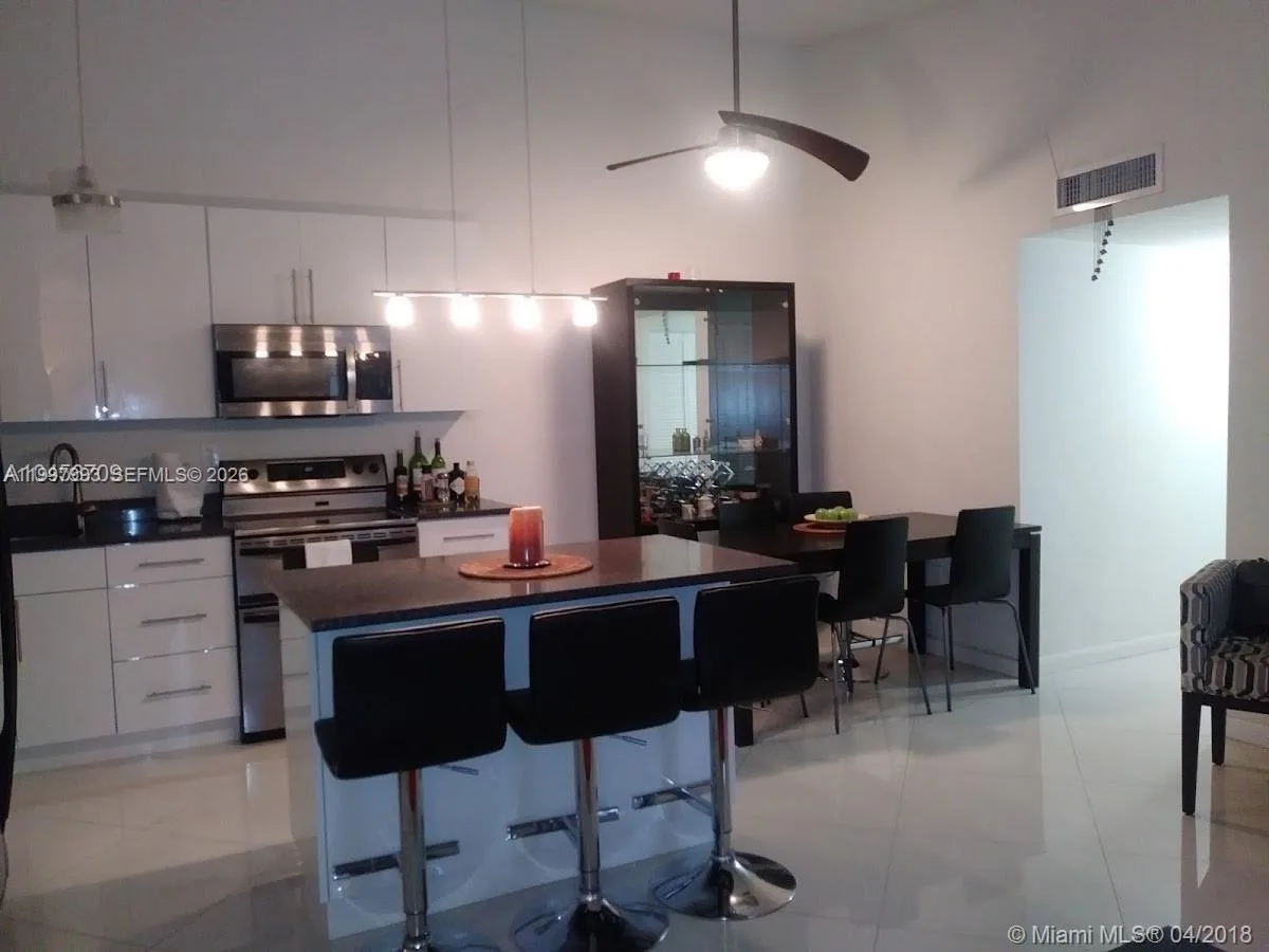 907 NE 199th St # 204, Miami, FL 33179 photo 8