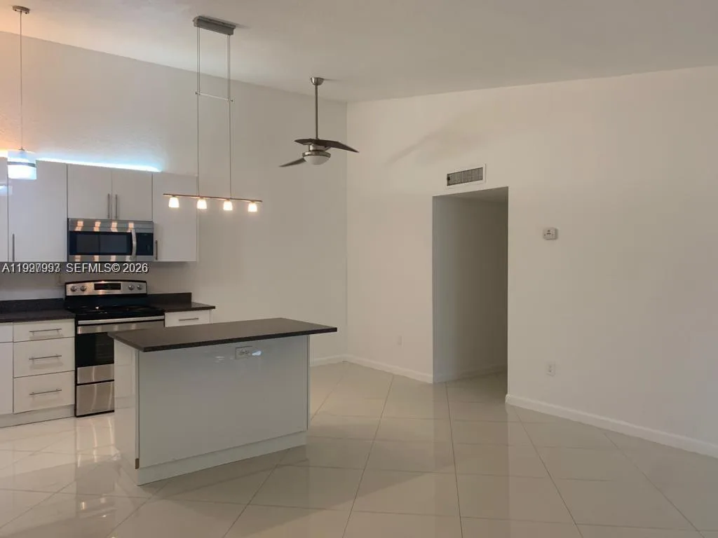 907 NE 199th St # 204, Miami, FL 33179 photo 9