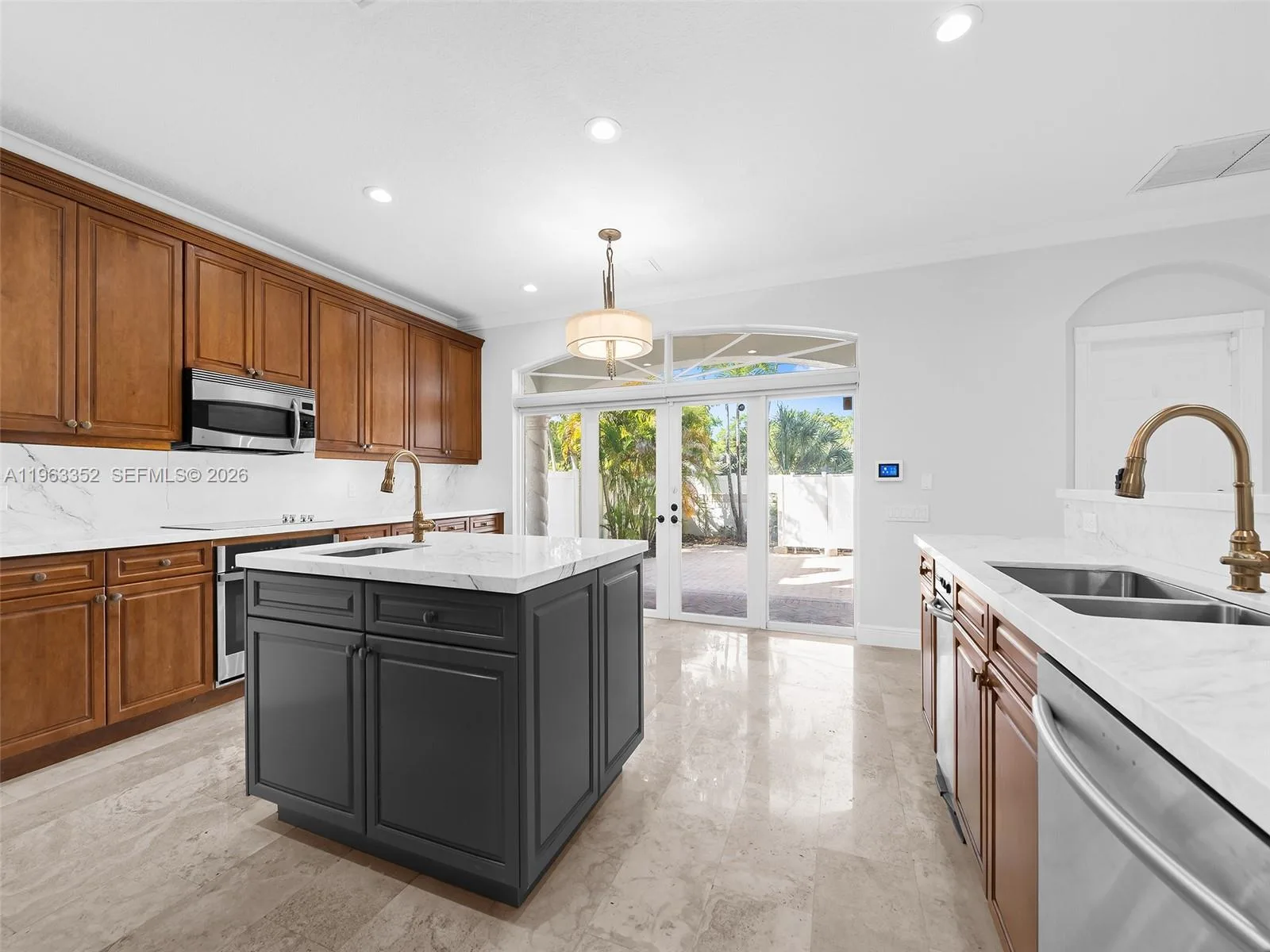 827 SE 2nd Ct, Fort Lauderdale, FL 33301 photo 11