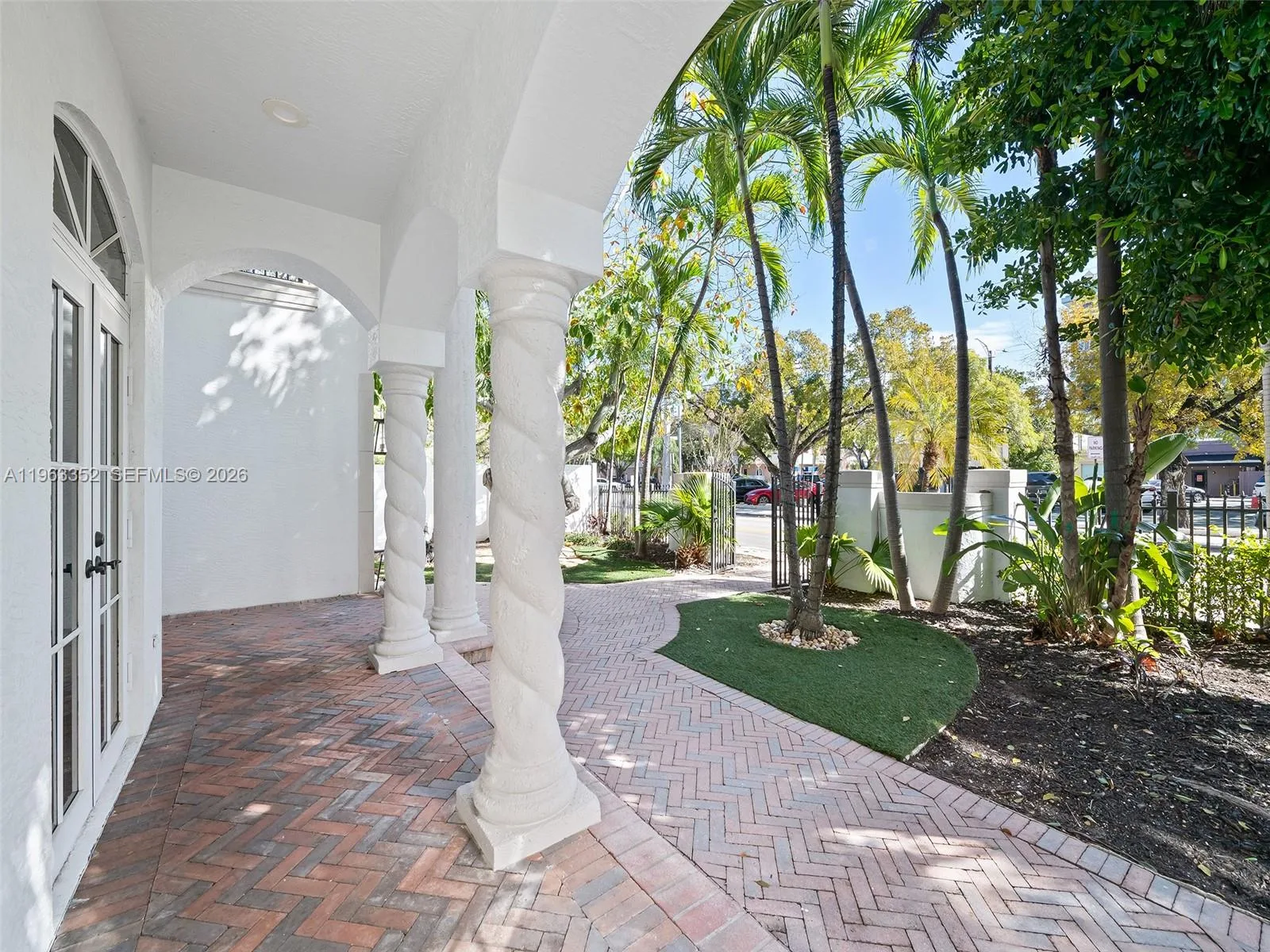 827 SE 2nd Ct, Fort Lauderdale, FL 33301 photo 4