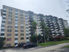 4174 Inverrary Dr # 911, Lauderhill, FL 33319