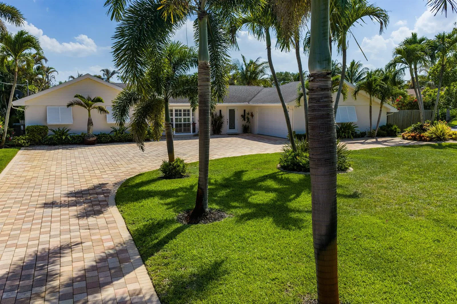 18 Saddleback Road, Tequesta, FL 33469