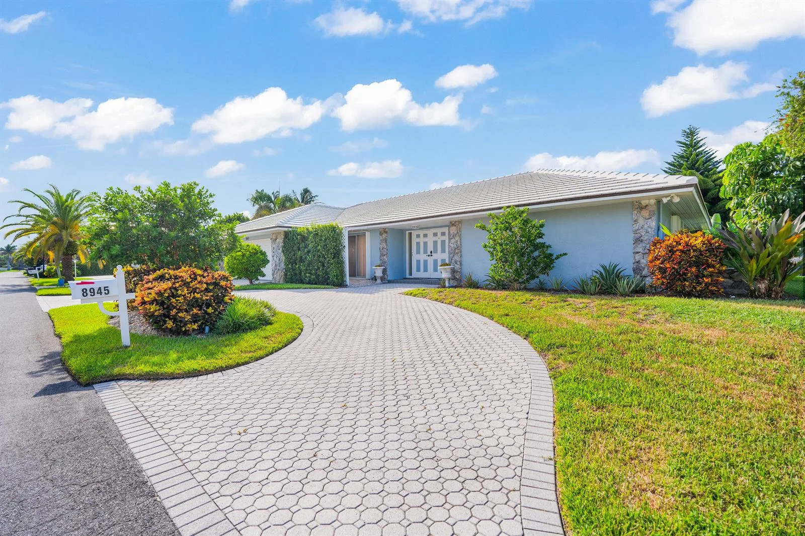 8945 SE HARBOR ISLAND Way, Hobe Sound, FL 33455
