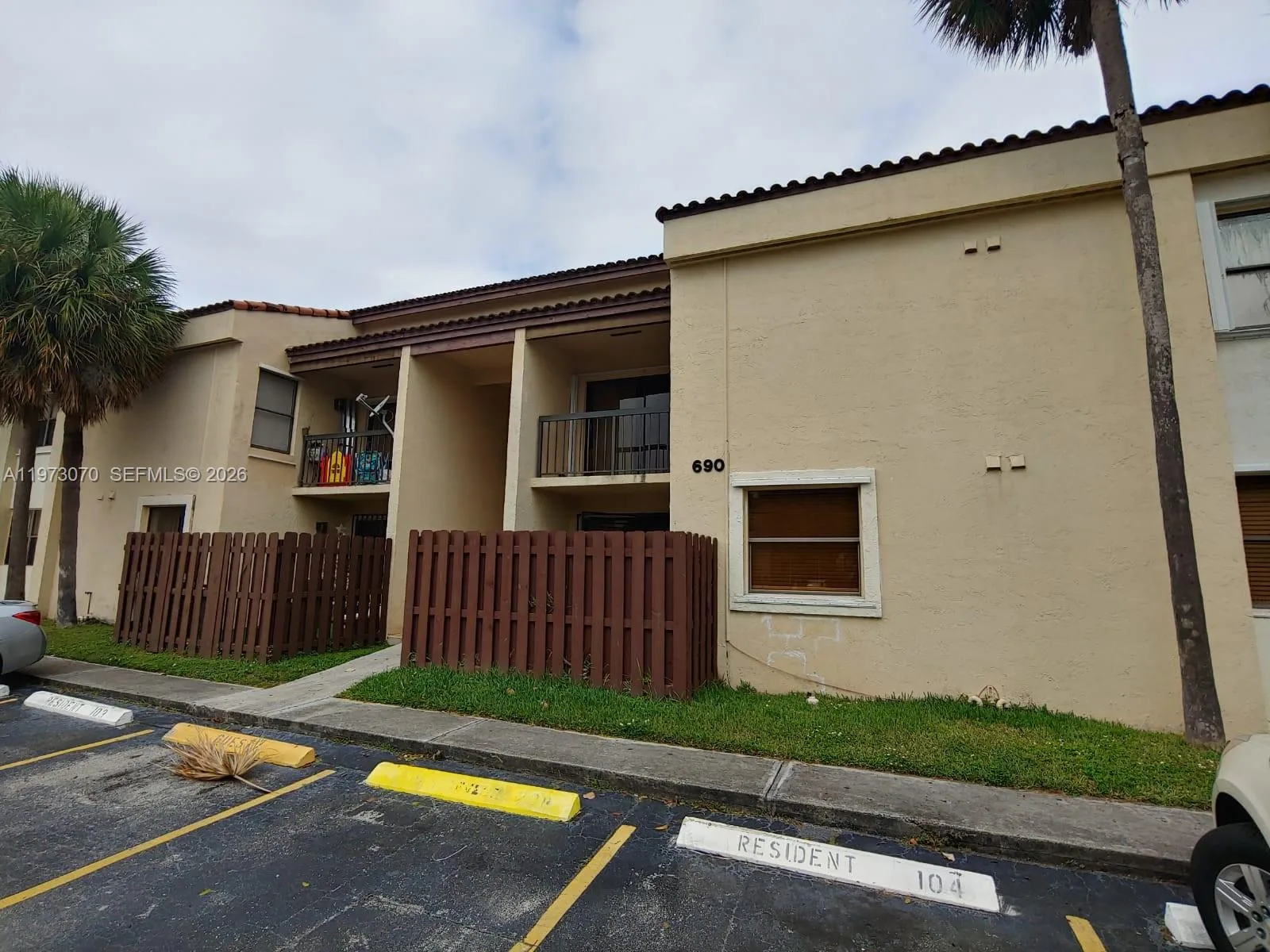 690 W Park Dr # 2-204, Miami, FL 33172 photo 2