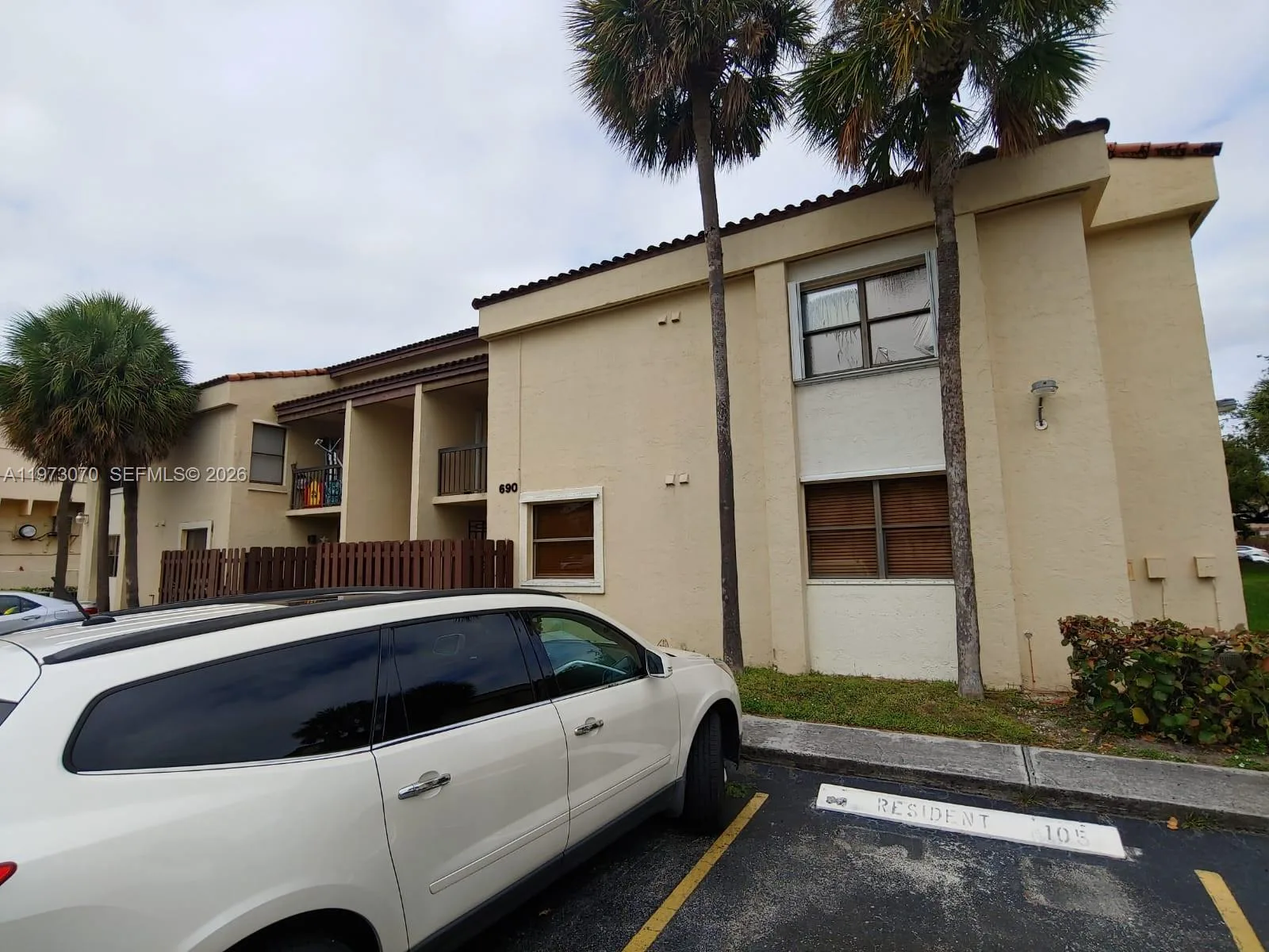 690 W Park Dr # 2-204, Miami, FL 33172 photo 4