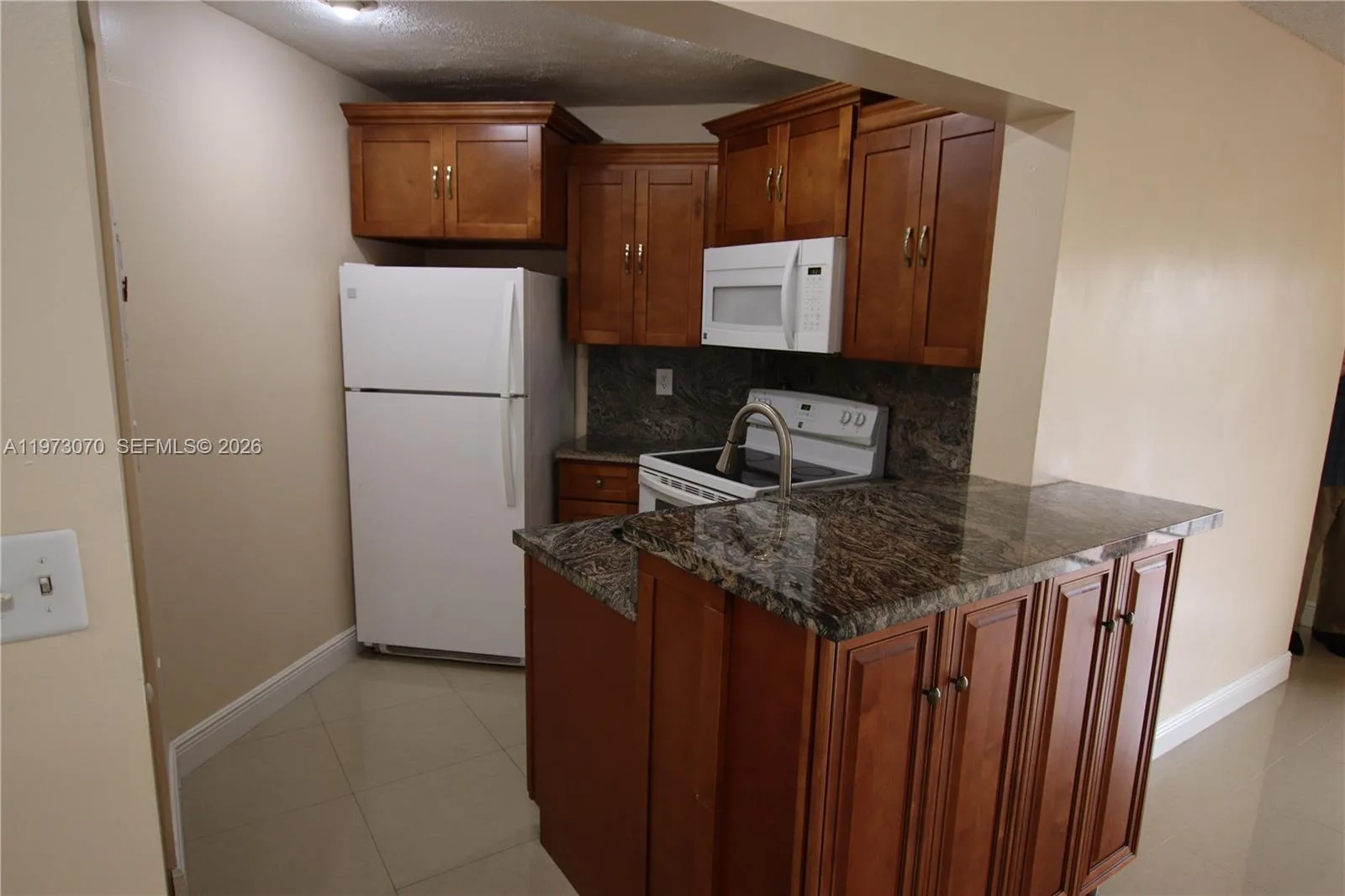 690 W Park Dr # 2-204, Miami, FL 33172 photo 6