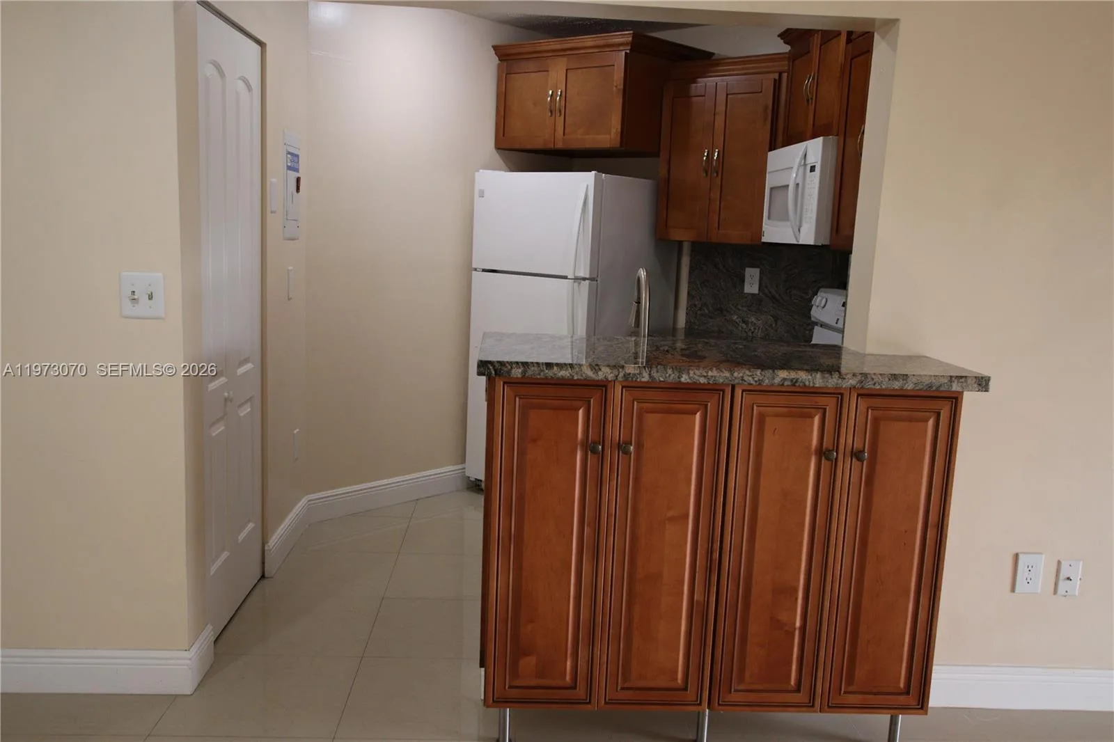 690 W Park Dr # 2-204, Miami, FL 33172 photo 9