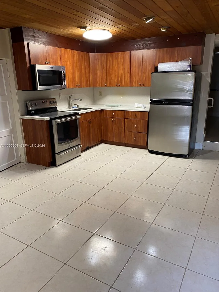 1051 SW 3rd St # 3, Miami, FL 33130 photo 4