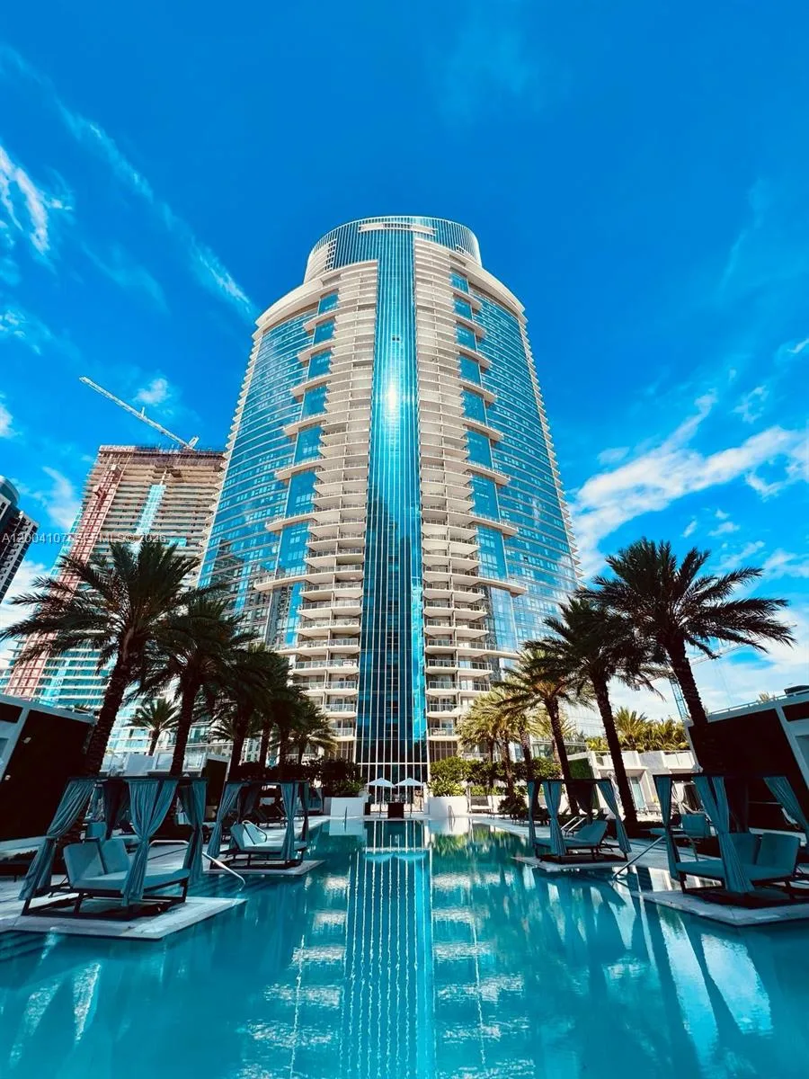 851 NE 1st Ave # 1204, Miami, FL 33132