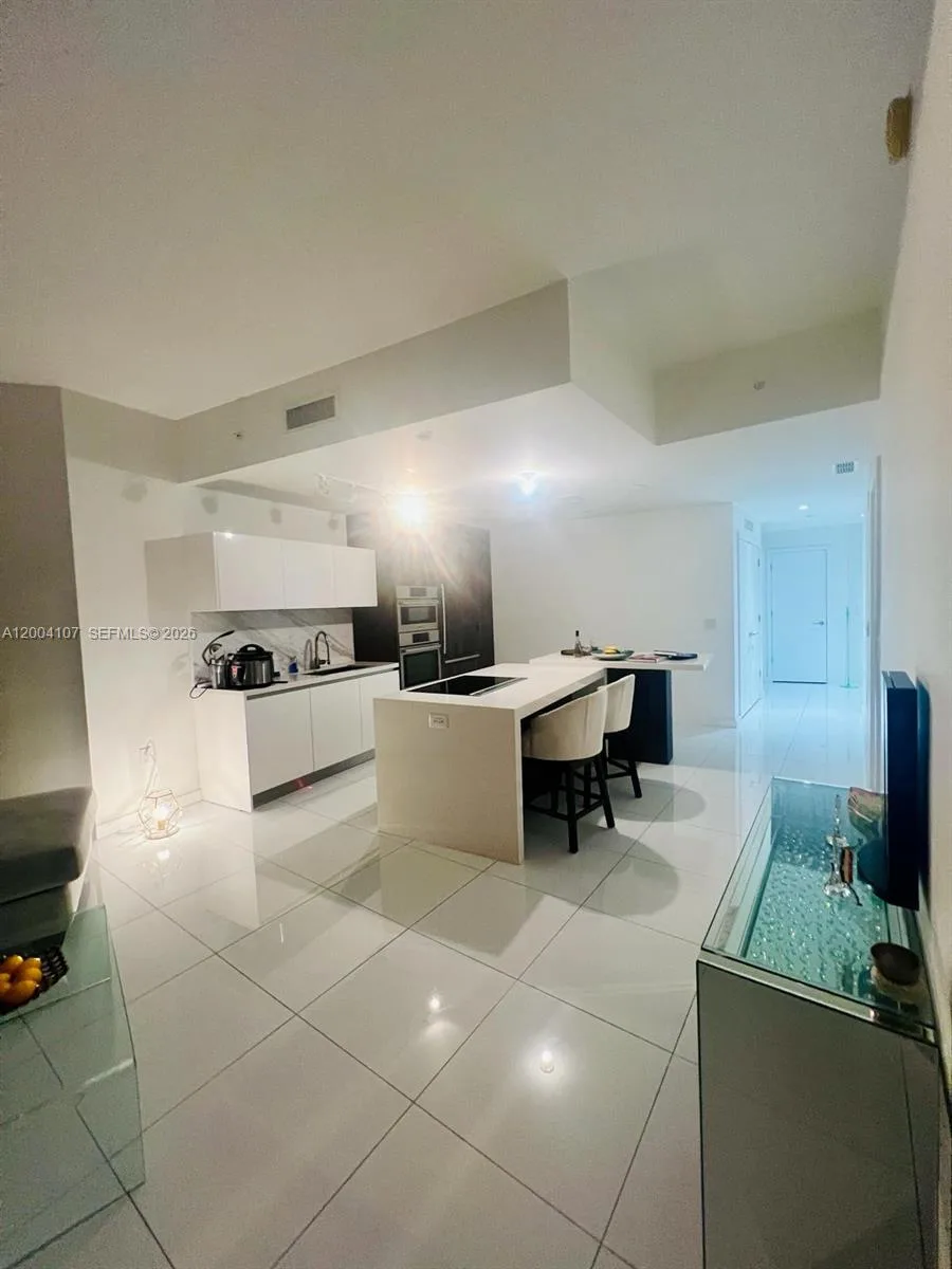851 NE 1st Ave # 1204, Miami, FL 33132 photo 3