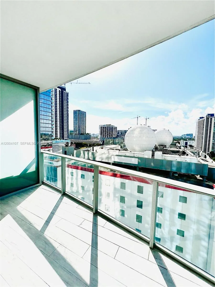 851 NE 1st Ave # 1204, Miami, FL 33132 photo 6