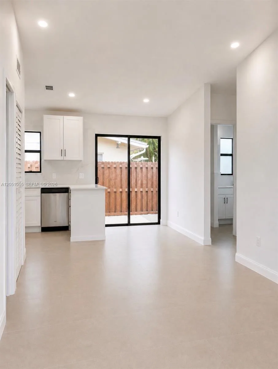 1010 NE 16th St # 1, Fort Lauderdale, FL 33304 photo 2