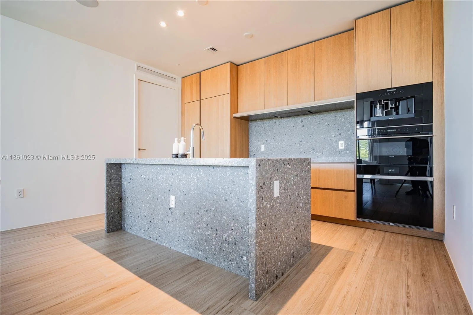 8701 Collins Ave # 306, Miami Beach, FL 33154 photo 7
