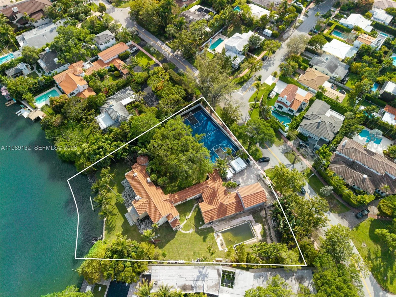 5005 Lakeview Dr, Miami Beach, FL 33140 photo 2
