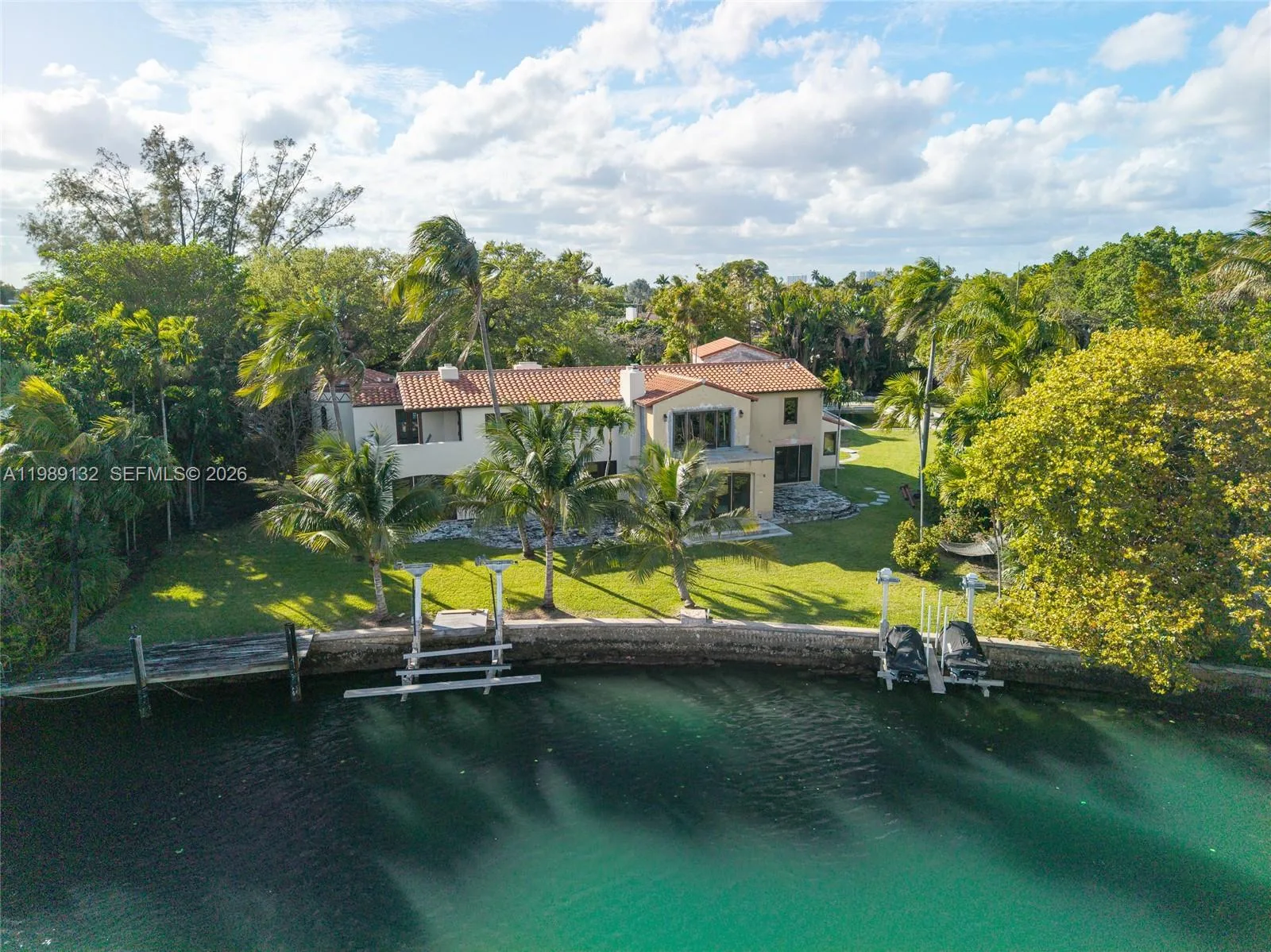 5005 Lakeview Dr, Miami Beach, FL 33140 photo 3