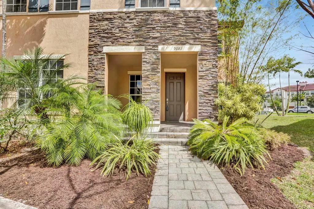 9081 SW 169th Path, Miami, FL 33196 photo 2