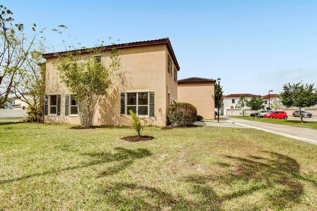 9081 SW 169th Path, Miami, FL 33196 photo 5