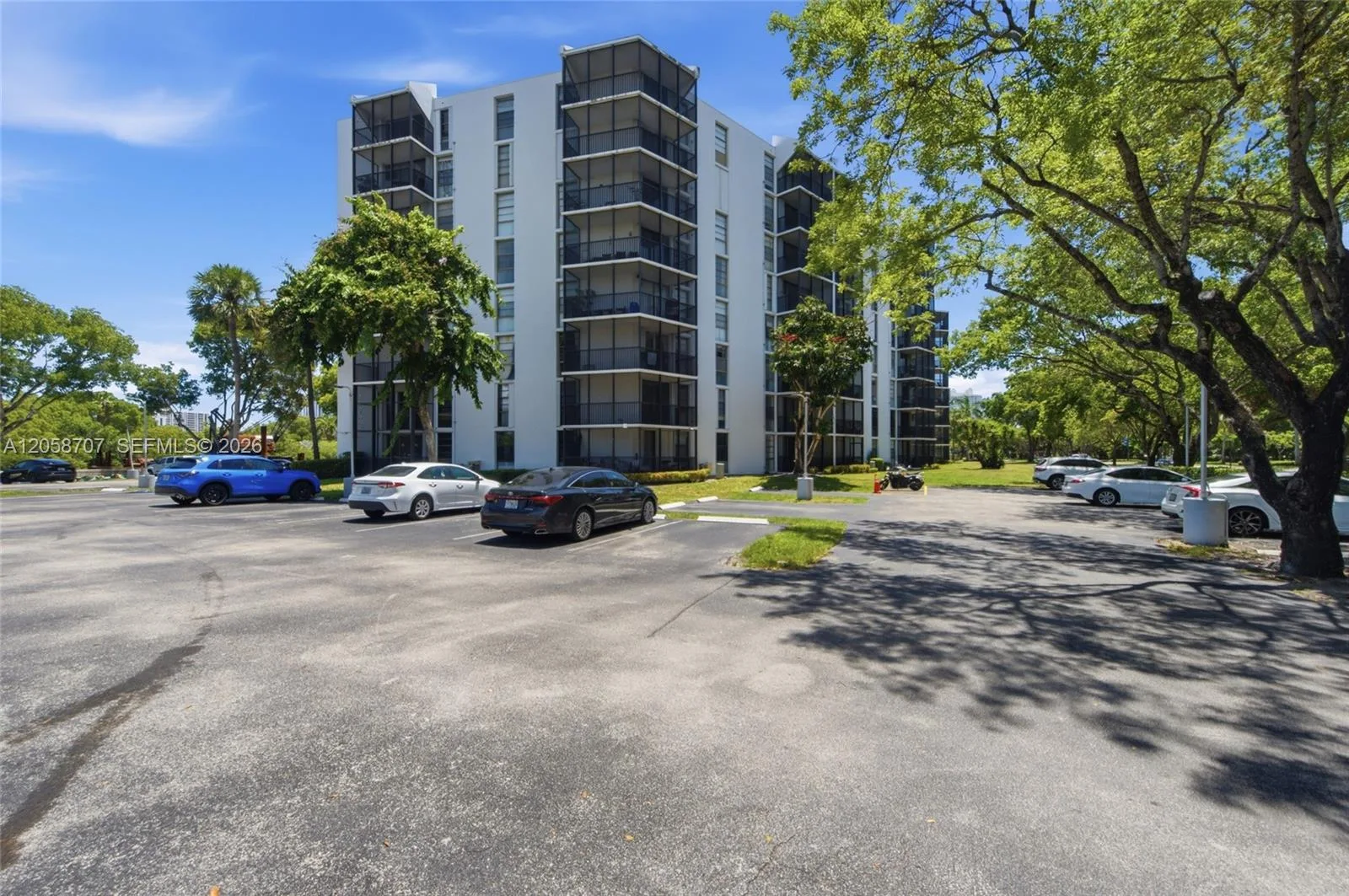 3401 N Country Club Dr # 804, Aventura, FL 33180 photo 3