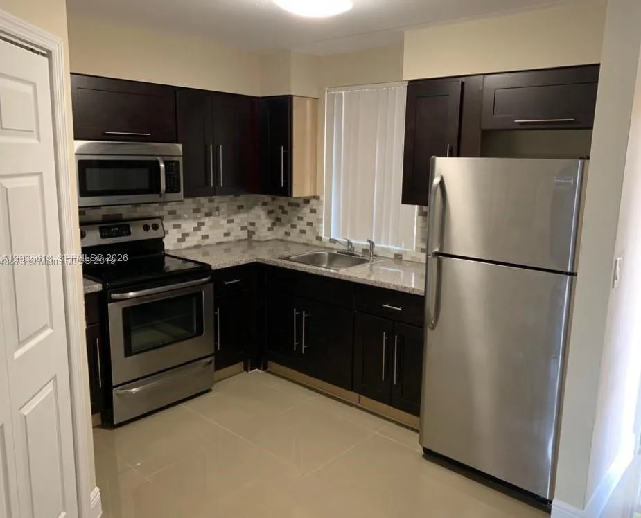 6175 NW 186th St # 305, Hialeah, FL 33015