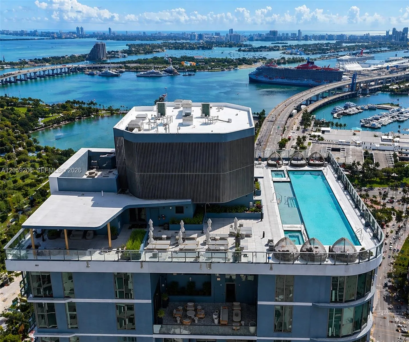 121 NE 5th St # 1800, Miami, FL 33132