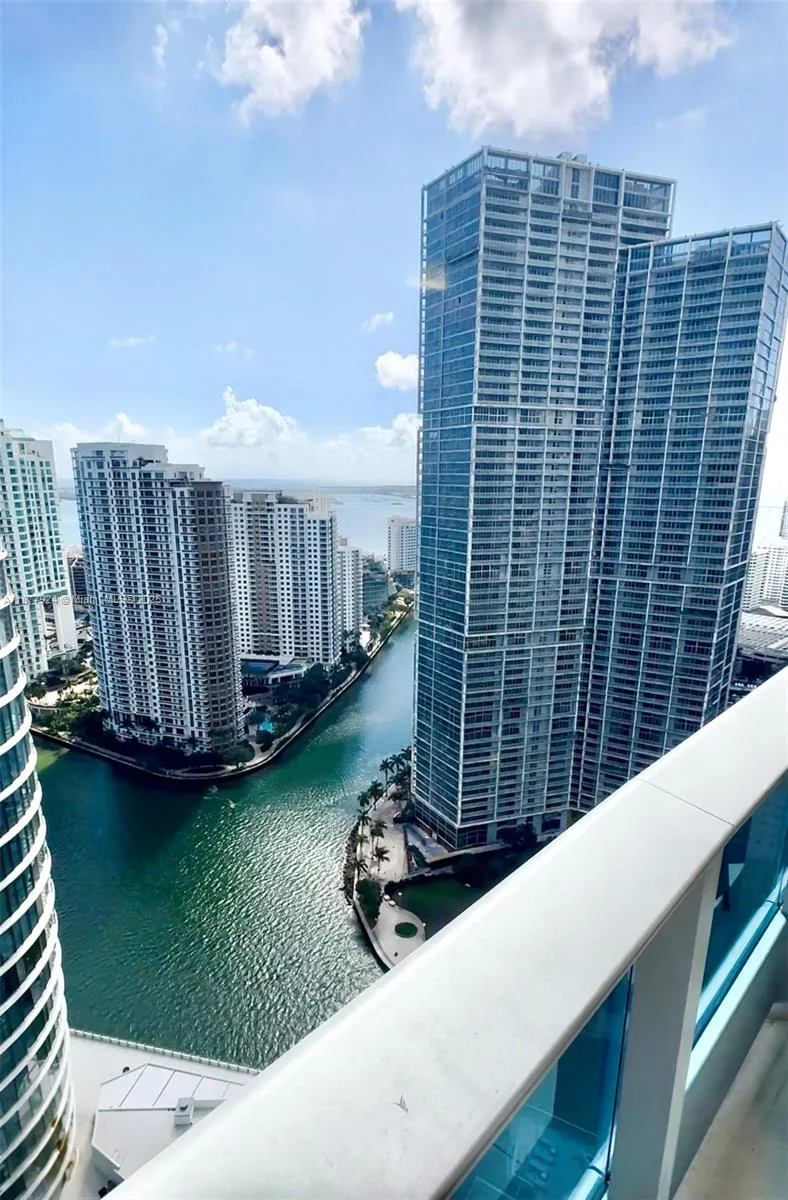 200 Biscayne Boulevard Way # 3801, Miami, FL 33131