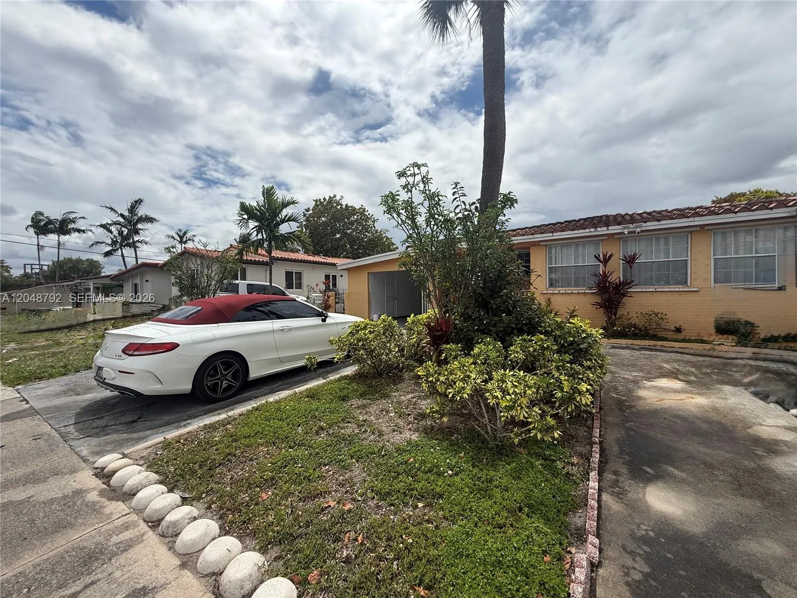 4470 W 1st Ave, Hialeah, FL 33012