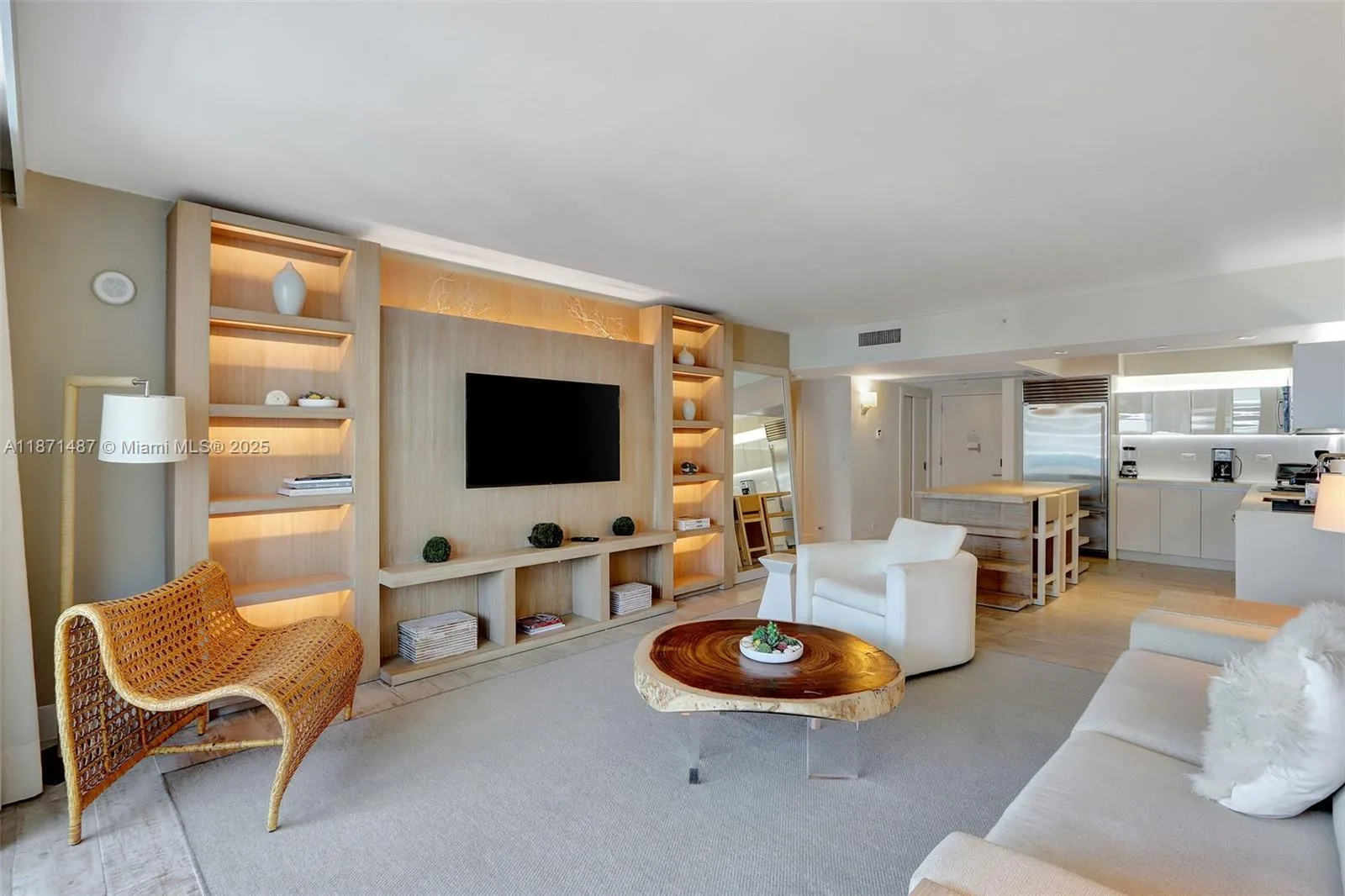 102 24th St # 1213, Miami Beach, FL 33139 photo 2