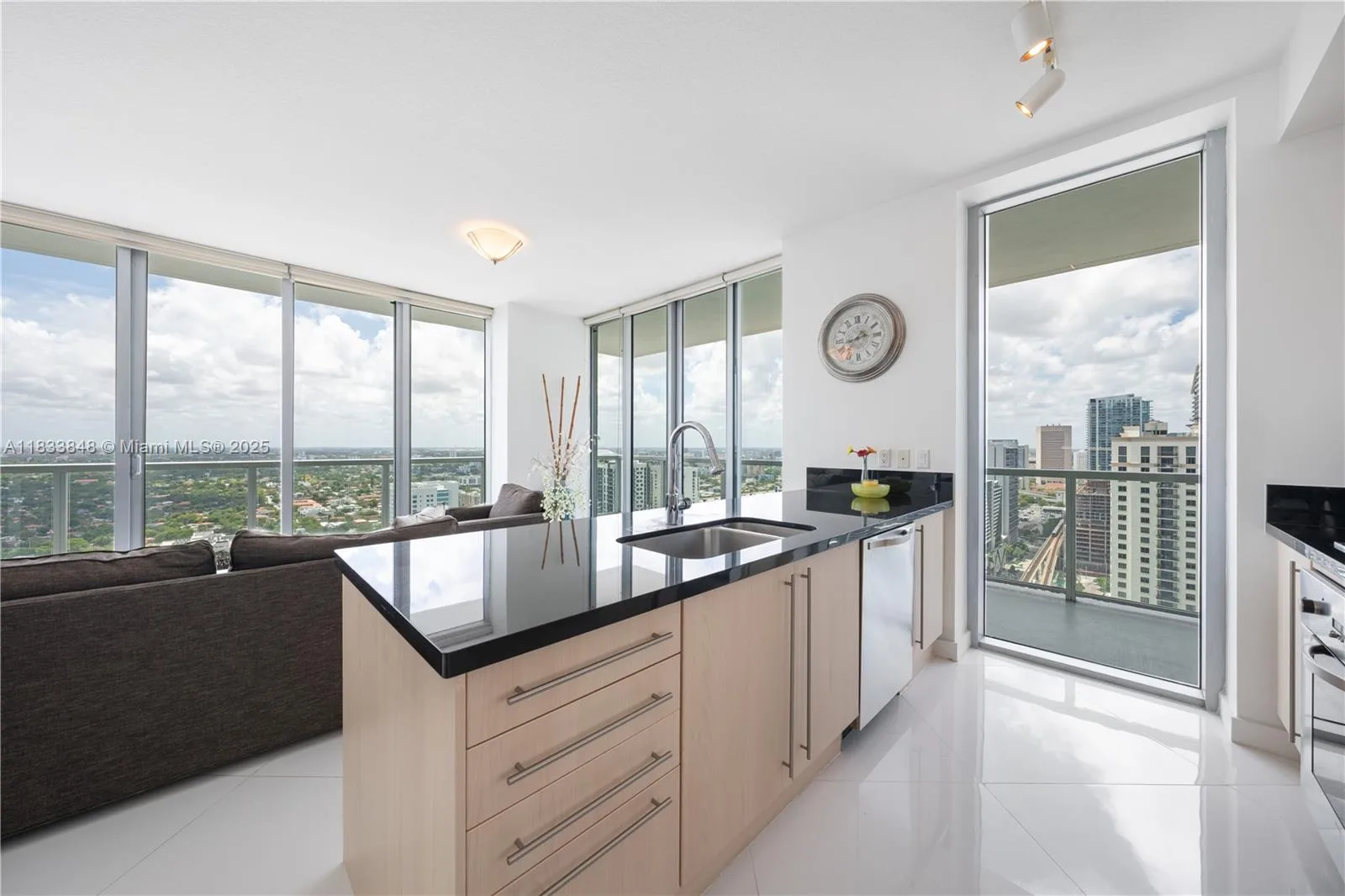 79 SW 12th St # 3812S, Miami, FL 33130 photo 2