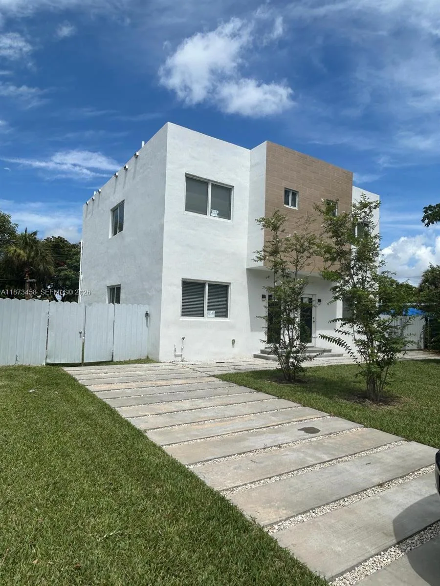 723 NW 19th Ave # B, Fort Lauderdale, FL 33311 photo 3